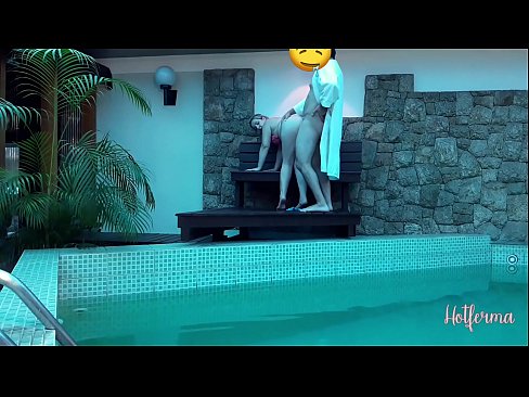❤️ Oga pe iranṣẹbinrin si awọn pool, sugbon ko le koju kan gbona Fidio furo ❤